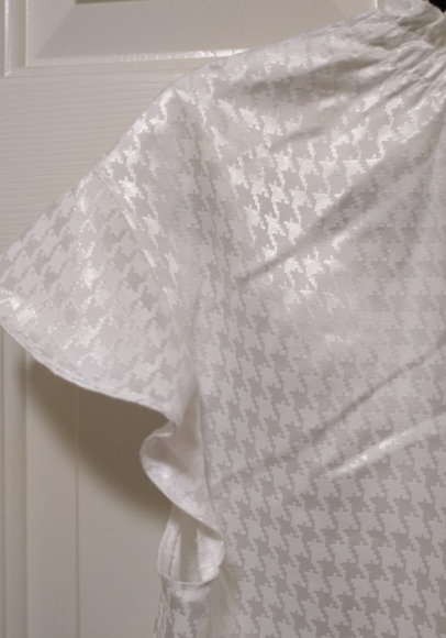 High Neck Houndstooth Pattern Top - Picture 6 of 16